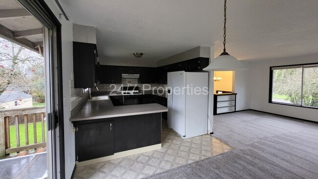 Foto del edificio - 3BD I 2BA Home w/ Large Yard - Beaverton!