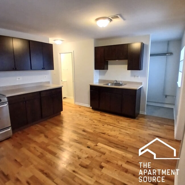 Building Photo - 4642 N Francisco Ave