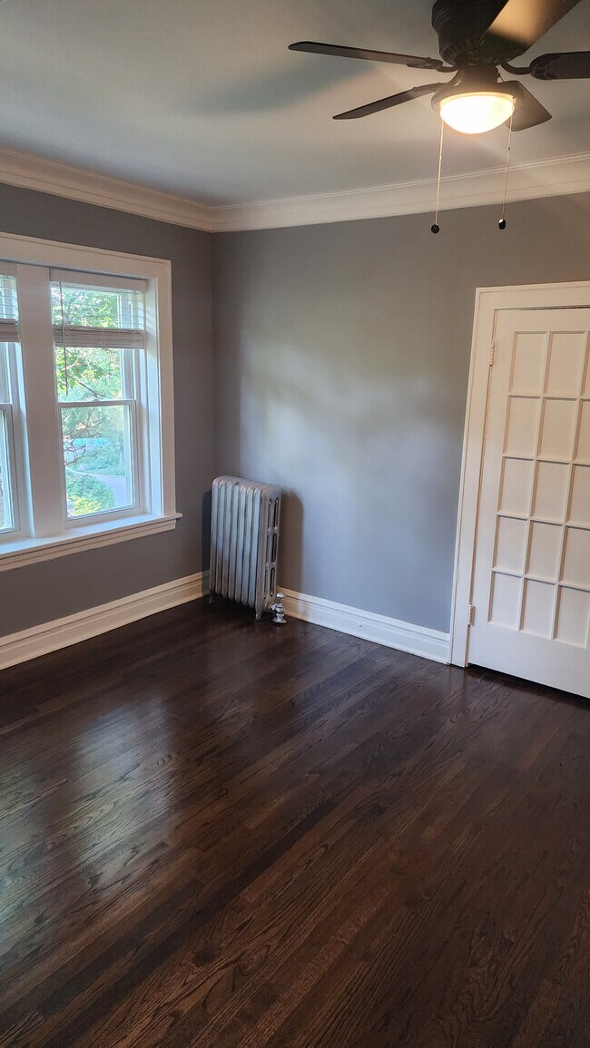 Foto del edificio - 5054-5058 N Ridgeway Ave