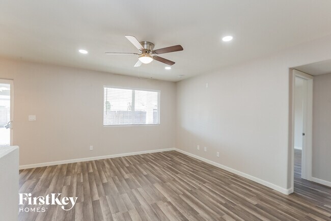 Foto del edificio - 9010 N 53rd Ave