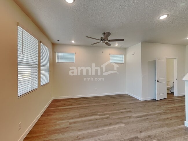 Foto del edificio - 4702 W Ore Strm Rd