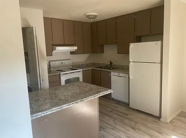 Building Photo - 925 Columbia Rd