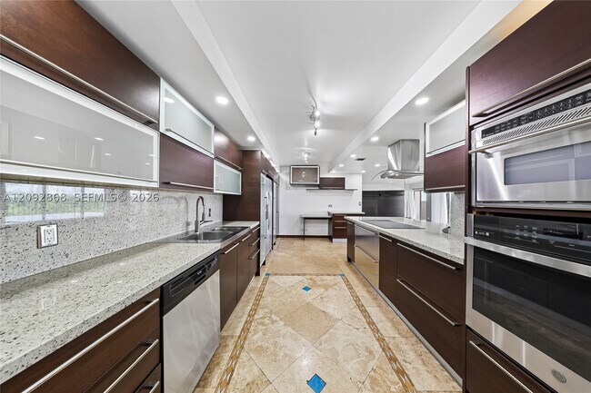 Foto del edificio - 1800 NE 114th St