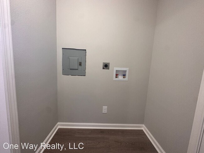 Building Photo - 2 br, 1 bath House - 714 Franklin Street C