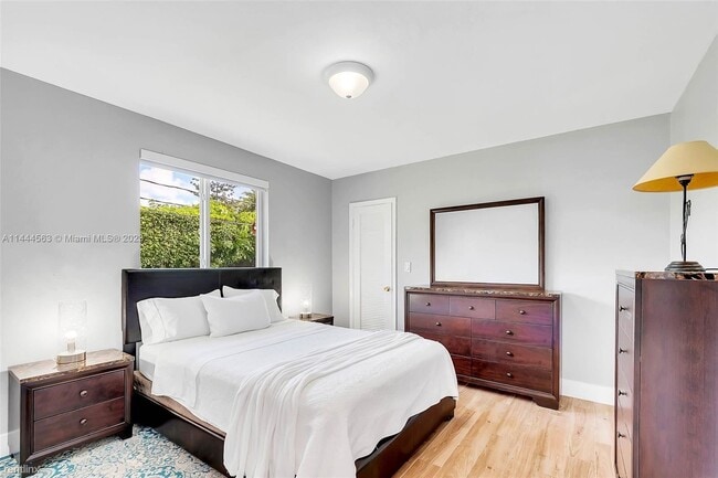 Building Photo - 2 br, 1 bath House - 2739 SW 34th Ave