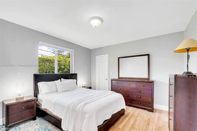 Foto del edificio - 2 br, 1 bath House - 2739 SW 34th Ave