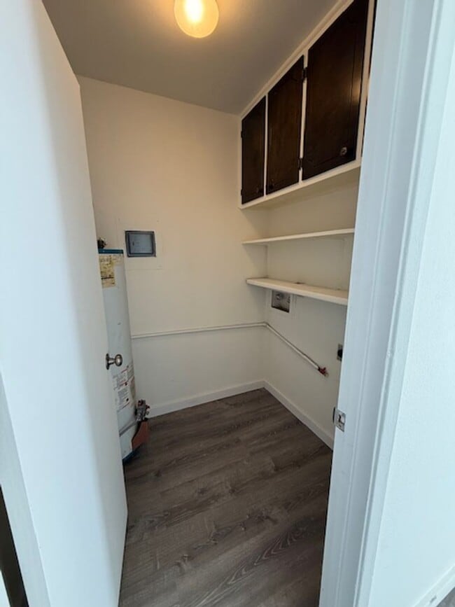 Building Photo - Completely remodeled and beautiful 2 Bedroom apartment available - Contact Property Pros