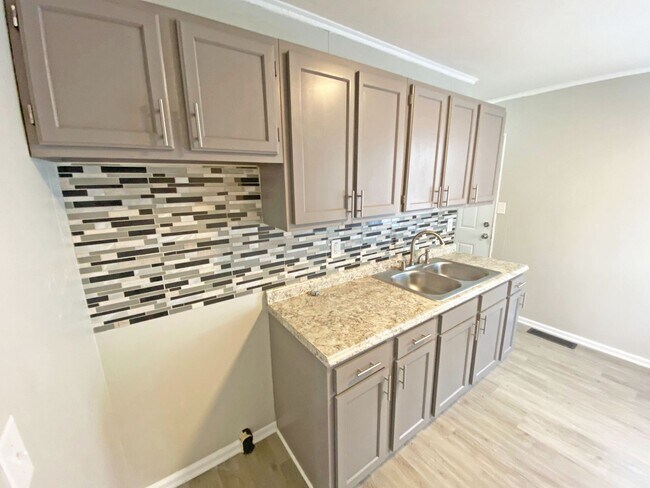 Building Photo - Dorothy's Favorite Ranch **Move in Special...