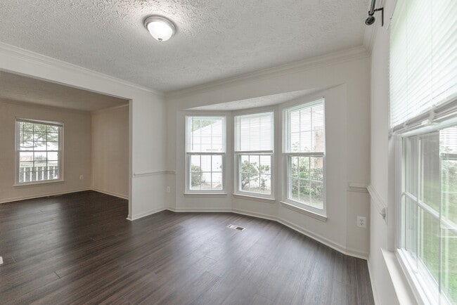 bay window at dining room - 117 Bookham Ln