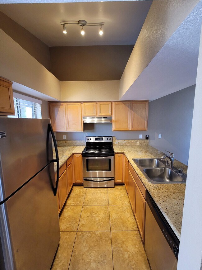 Kitchen - 1065 W 1st St
