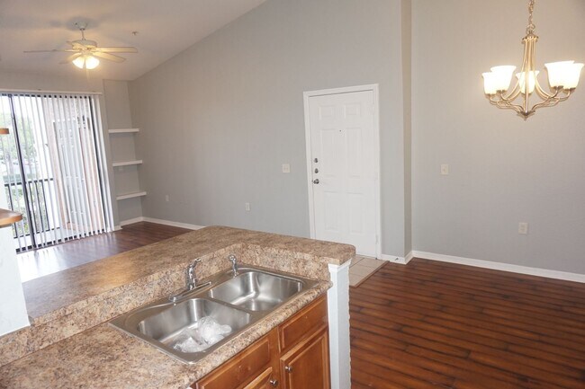 Foto del edificio - Newly Remodeled 1/1 in Serenata @ Metrowest