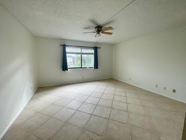 Building Photo - 2786 Tennis Club Dr
