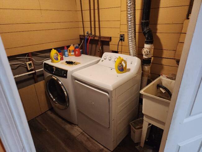 Foto del edificio - 12713 Claxton Dr