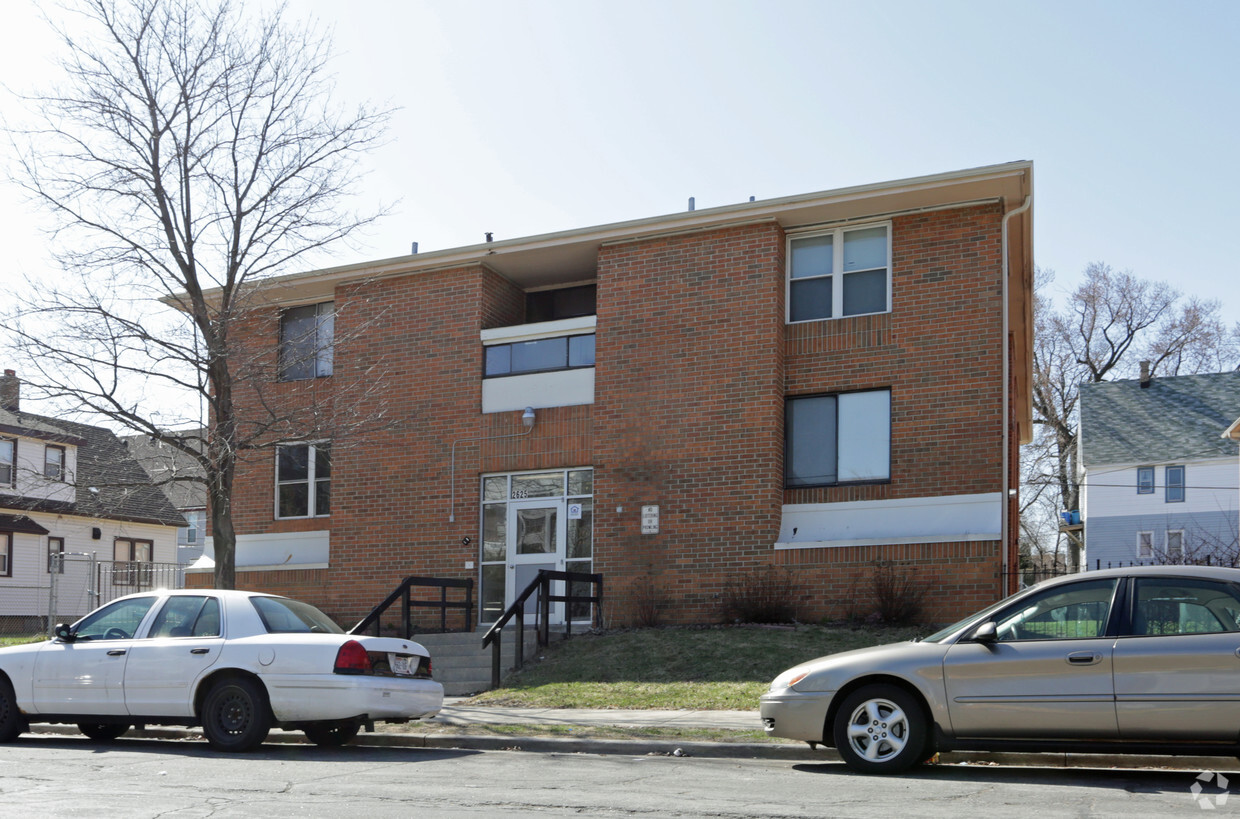 Building Photo - 2625 W Juneau Ave