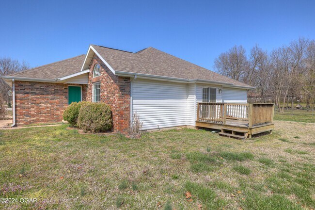 Foto del edificio - 301 W Briarbrook Ln