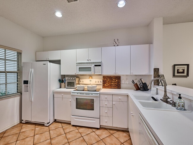 Foto del edificio - 5121 Sabal Gardens Ln