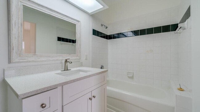 Foto del edificio - 5612 Rose Garden Rd