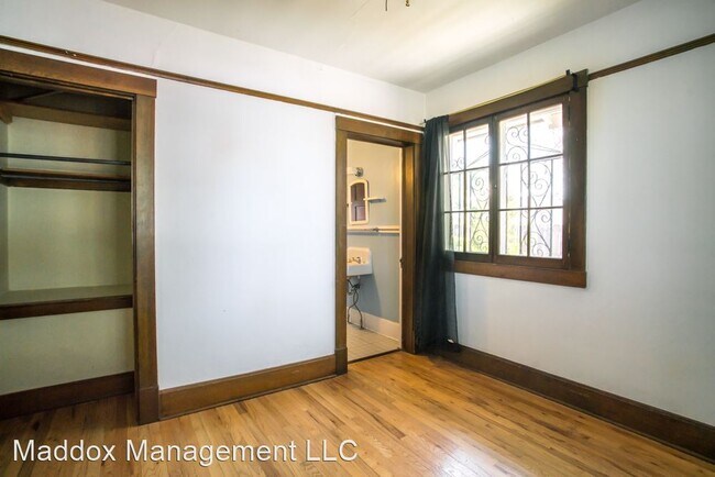 Building Photo - 212 Harvard Dr SE