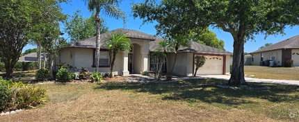 Building Photo - 2635 Highlands Vue Pkwy