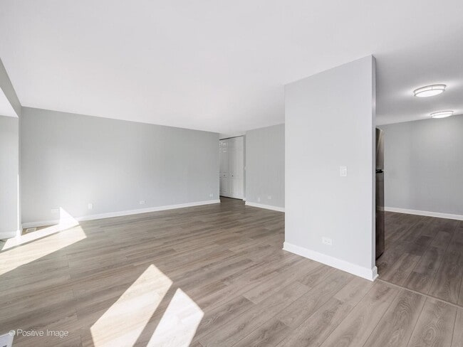 Building Photo - 3018 Roberts Dr