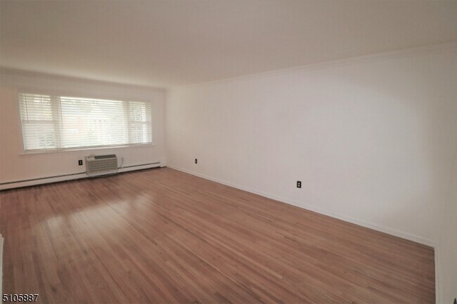 Building Photo - 605 Grove St
