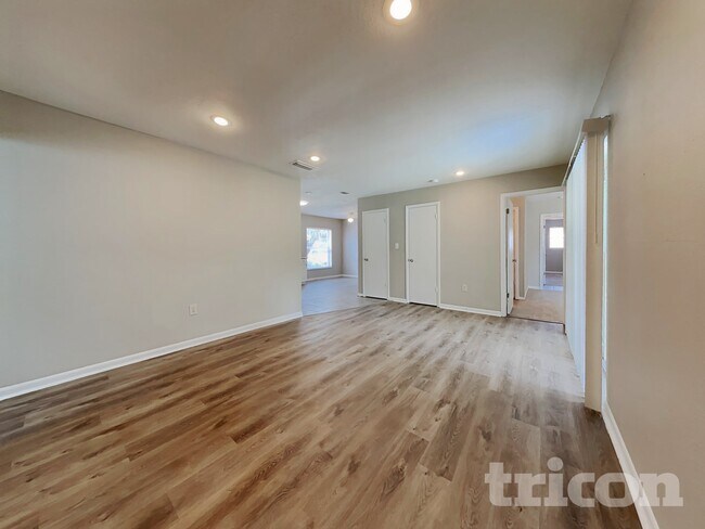 Building Photo - 1408 Highview Rd