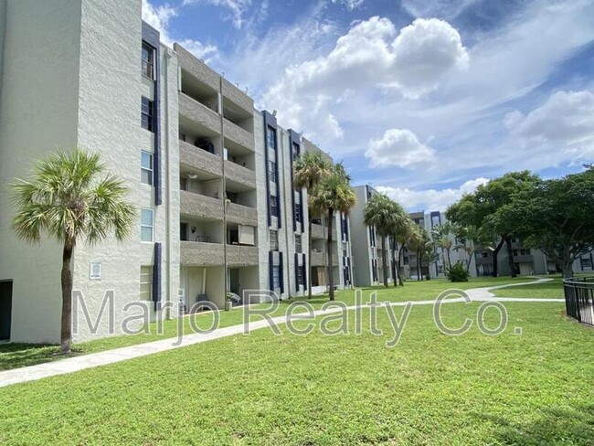 Foto del edificio - 10000 NW 80th Ct