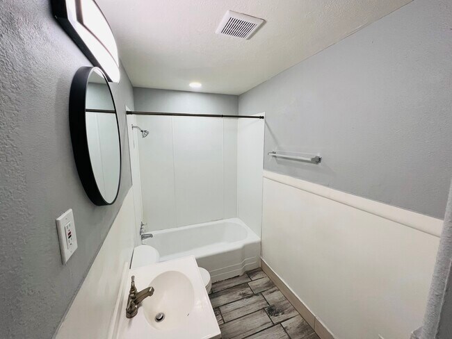 Building Photo - 1131 E Deuce of Clubs