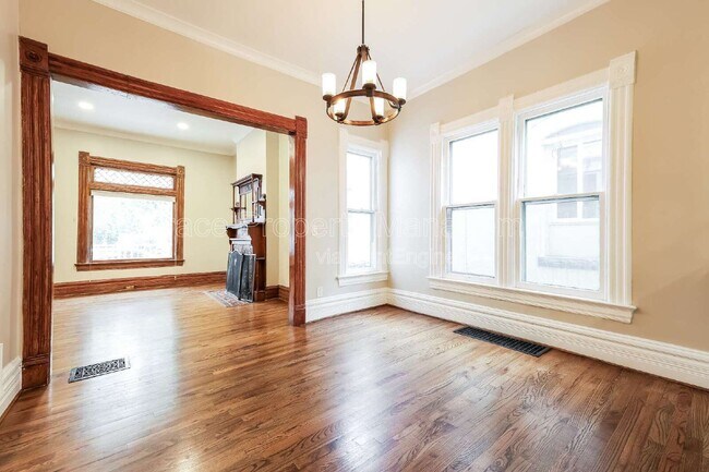 Building Photo - 212 W Irvington Pl
