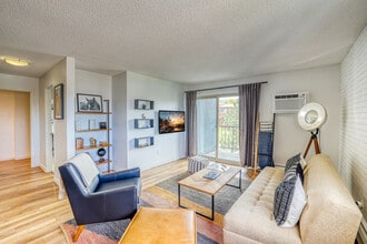 Building Photo - Summit at Red Rocks