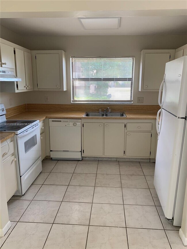 Building Photo - 1314 White Pine Dr