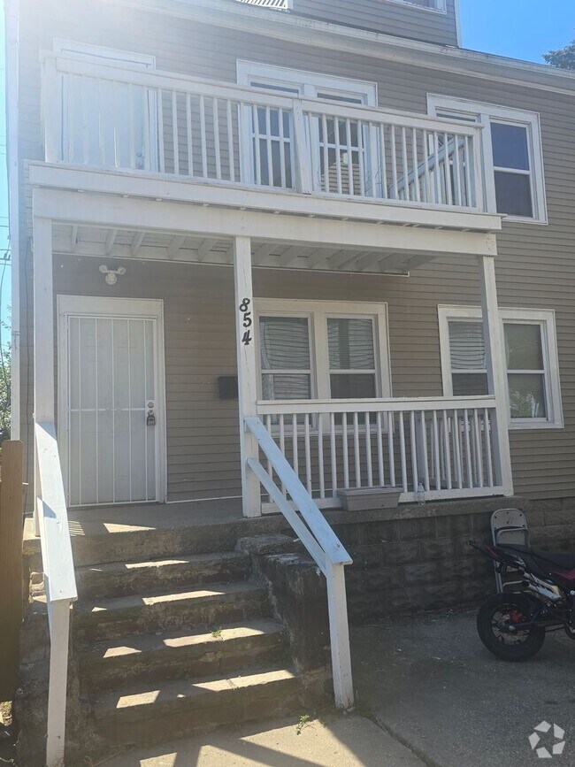 Building Photo - 854 Niagara St