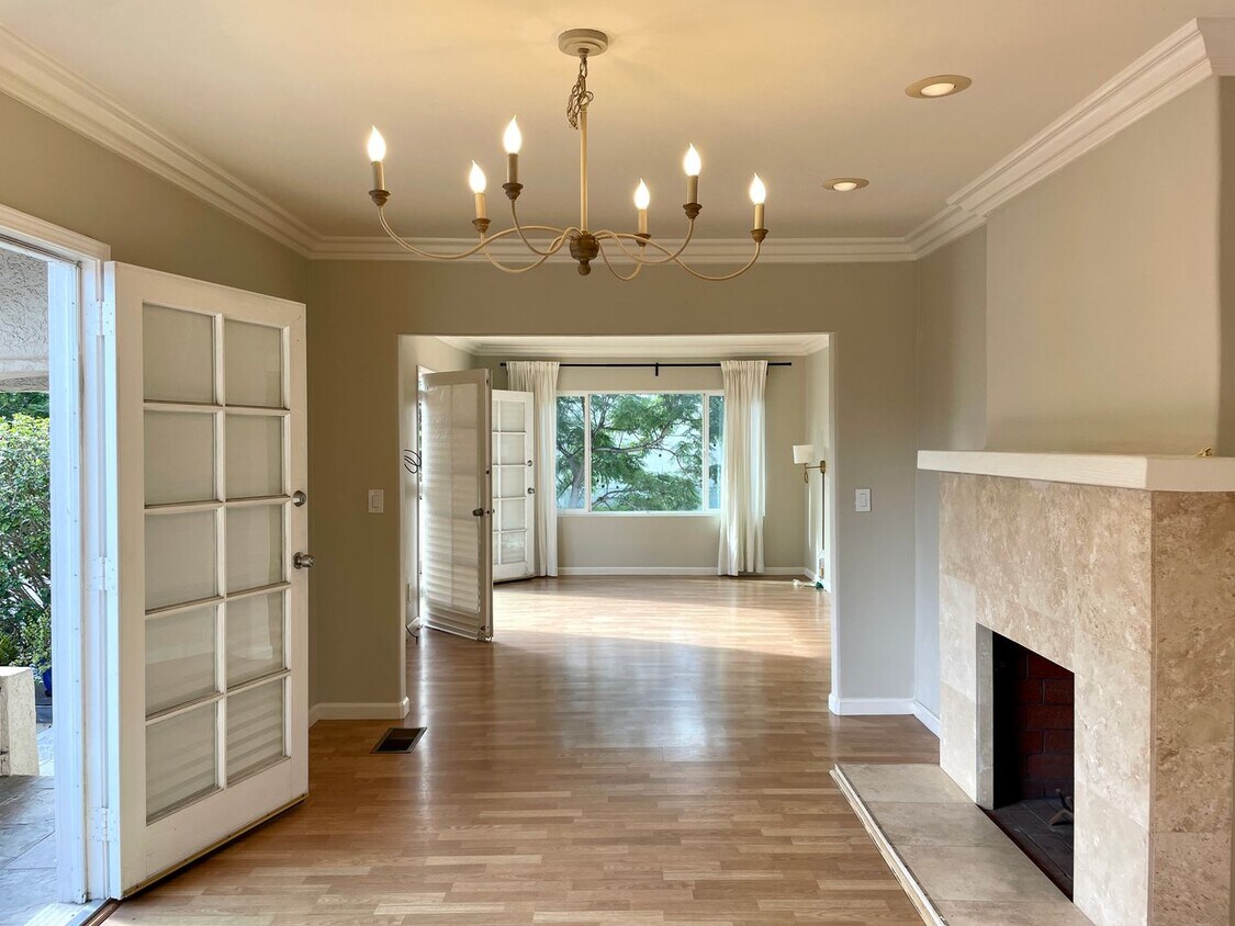 Primary Photo - Beautiful 3B/2BA House w/ Garage & W/D in ...