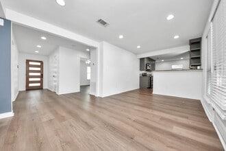 Building Photo - 1108 Wakefield Dr