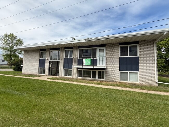 Building Photo - 1 Bed 1 Bath Unit in Edmonton, AB