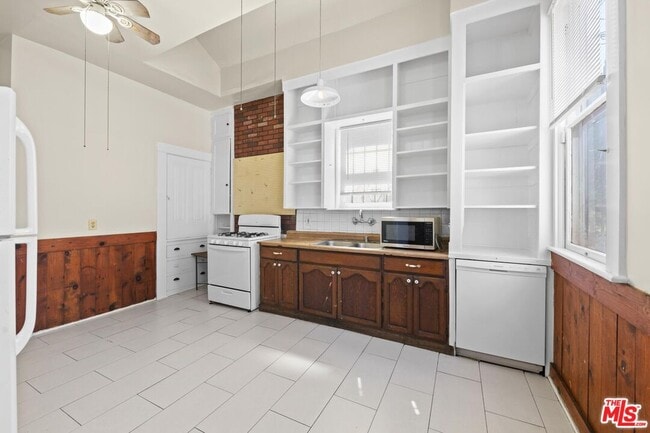 Foto del edificio - 1223 W 23rd St