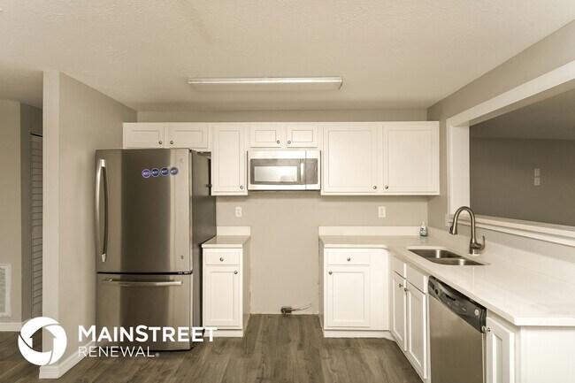 Building Photo - 8107 Blue Finch Way