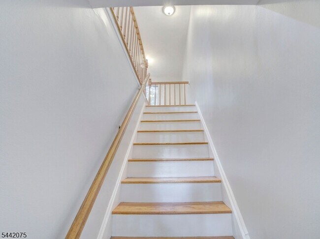 Foto del edificio - 28 Wedgewood Dr