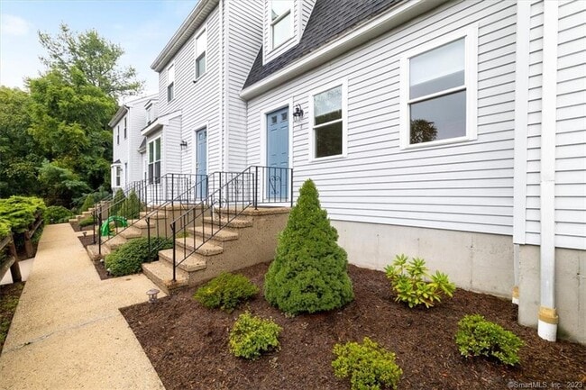 Building Photo - 45 Hillside Ave