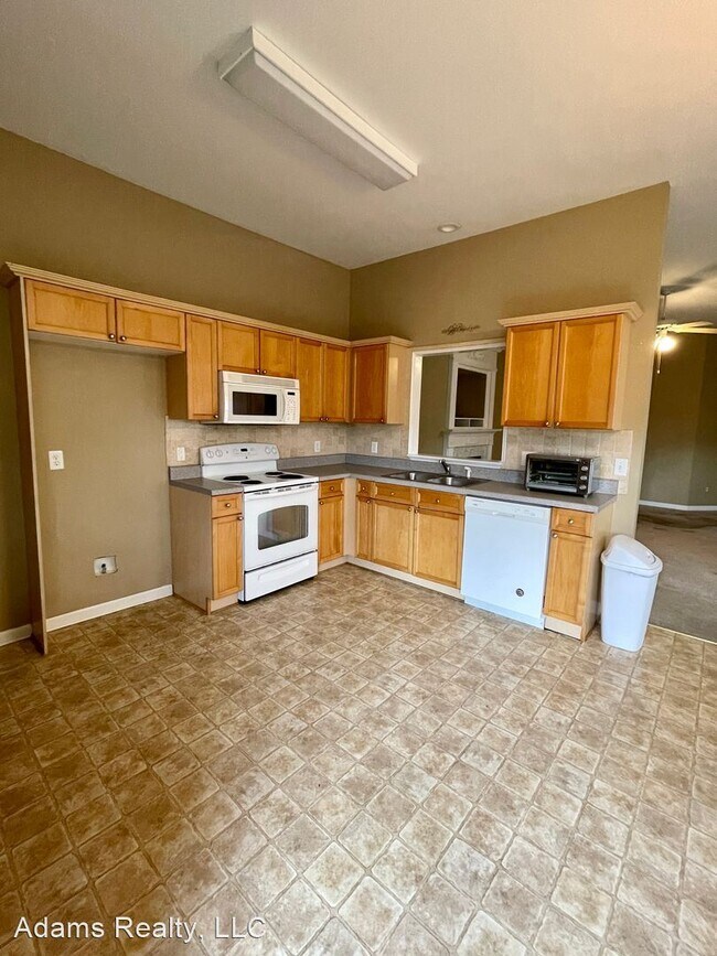 Foto del edificio - 3 br, 2 bath House - 2050 Village Lane