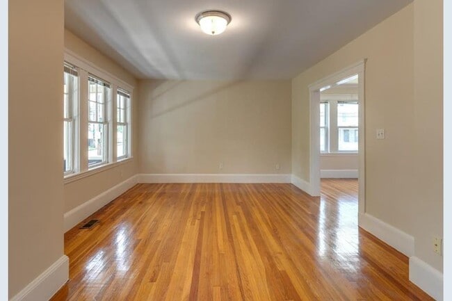 Building Photo - 37 2nd St