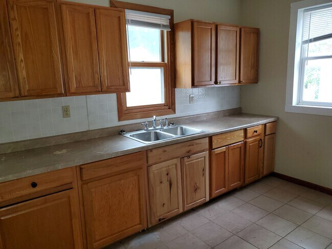 Building Photo - 3 bedroom 1 bath house