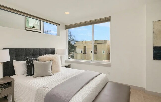 Foto del edificio - 5433A California Ave SW