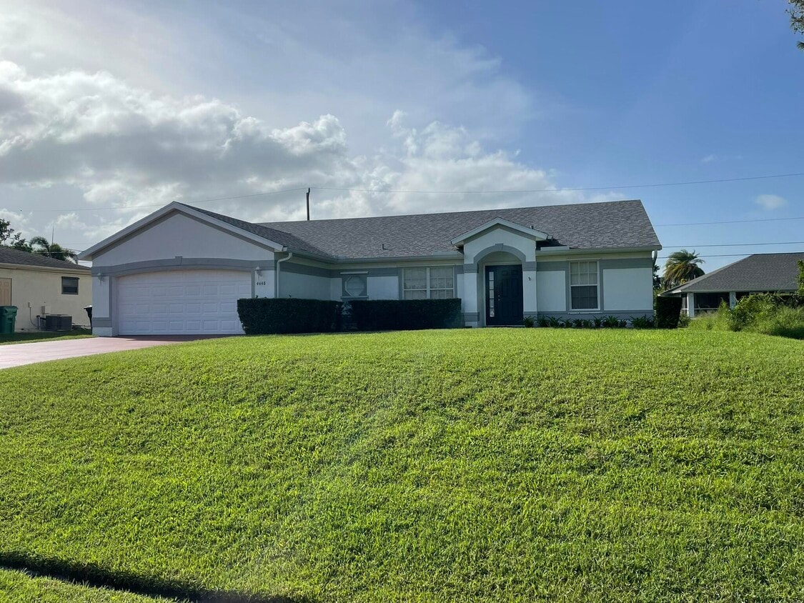 Primary Photo - 4448 NW Bighorn Ave