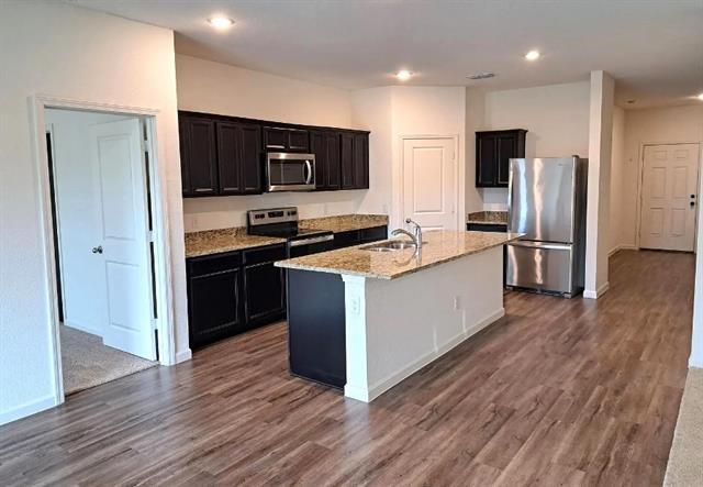 Foto del edificio - 808 Peach Tree Ln