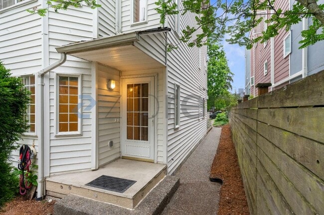Building Photo - Unit 3