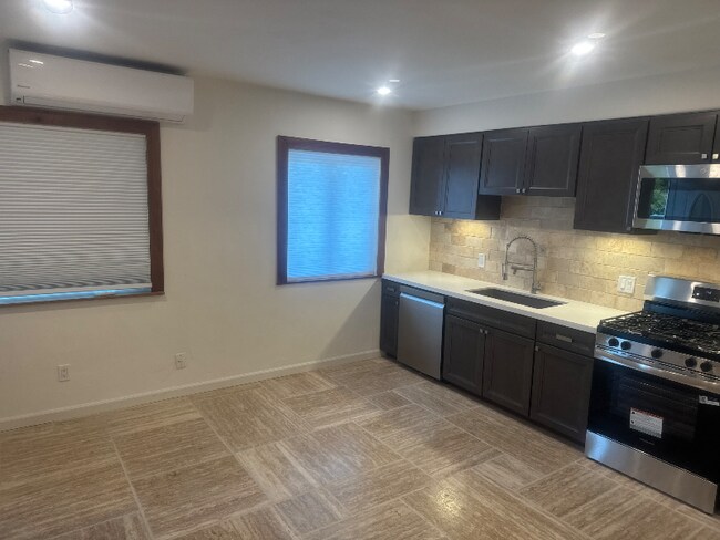 Foto del edificio - 713 E Elder St