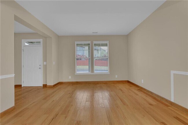 Building Photo - 1520 Eaglerock Dr