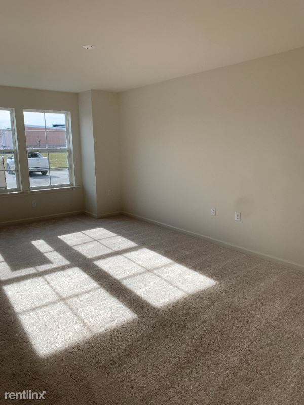 Building Photo - 3 br, 2.5 bath Townhome - 650 Thumper Dr