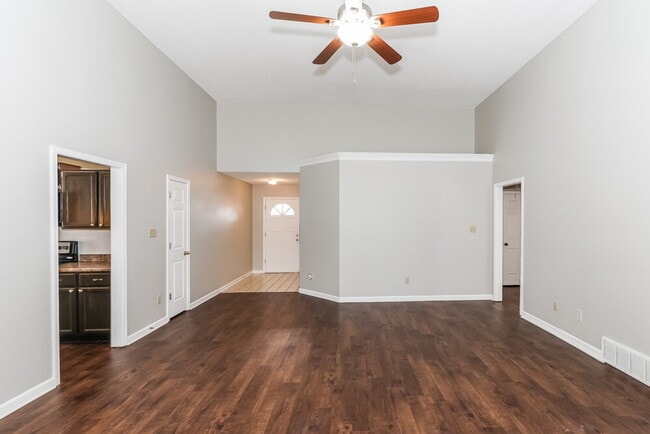 Building Photo - 581 S Sanga Rd